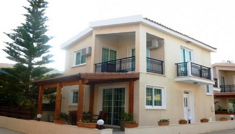 3 bedroom villa with wifi close to beach